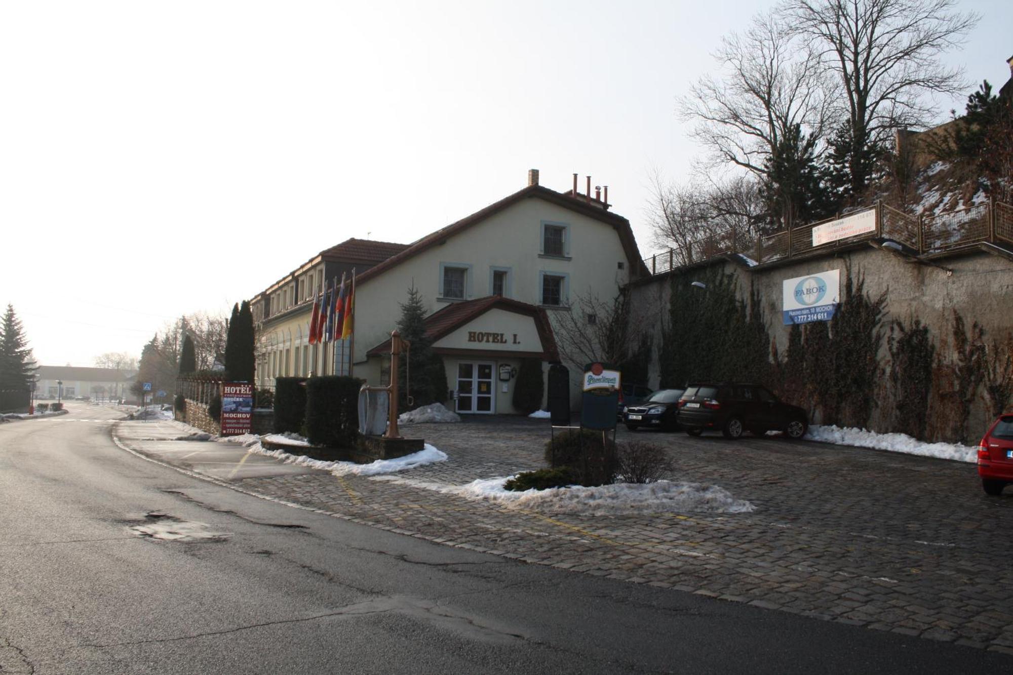 Hotel Boucek Mochov Exterior photo